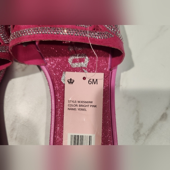 Juicy Couture Yeriel Bright Pink Sandals Rhinestone Bling Womens 6 New - Picture 2 of 4